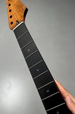 Cuello de guitarra eléctrica satinado de acero inoxidable de 22 trastes de palo de rosa con llama de arce