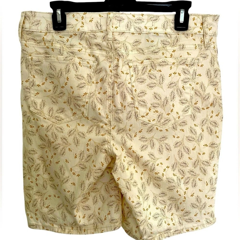 NYDJ Cream Bermuda Shorts Paisley Prints Women’s Size 12 Stretchy Pockets Summer - Image 2 of 4