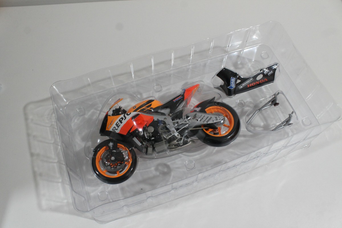 MINICHAMPS 122071069 HONDA RC212V N 69 REPSOL MOTOGP 2007 MINICHAMPS 122071069 HONDA RC212V N 69 REPSOL MOTOGP 2007