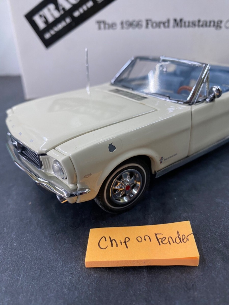 DANBURY MINT 1966 Ford Mustang Convertible 1/24 CAR DIECAST W/BOX