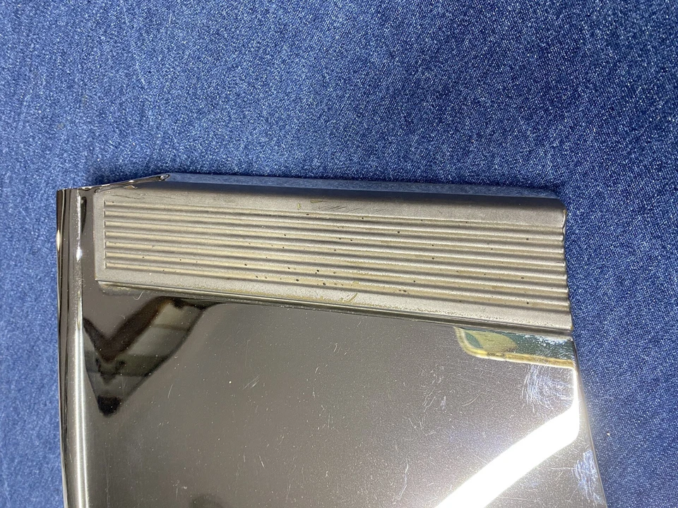 Cadillac Fleetwood Brougham 1993-1996 guardabarros izquierdo moldura inferior trasero GM Foto 4 de 4