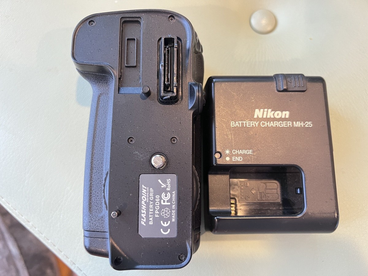 Nikon D7000 18-105 VR Kit AF-S DX Nikkor f/3.5-5.6 Digital SLR