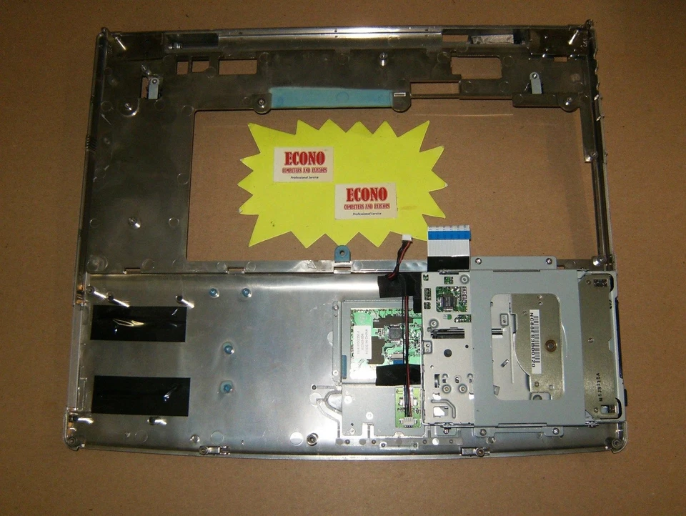 Panel táctil y disco duro con reposamanos Sager 888E Foto 2 de 2