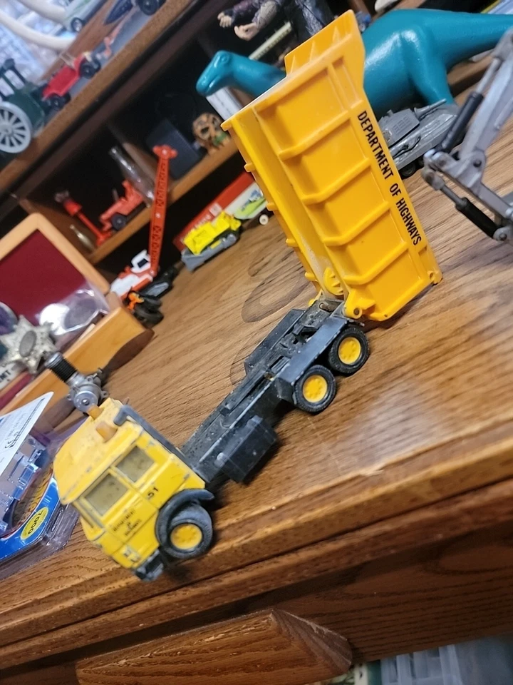 Matchbox SuperKings Dump Truck K-139 And Track Hoe Department of Highways - Image 4 of 4