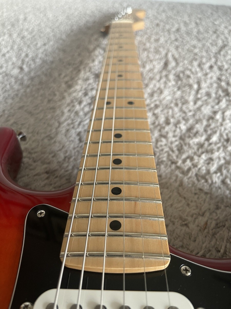 Fender Player Stratocaster HSS Plus Top 2020 MIM Cherry Burst