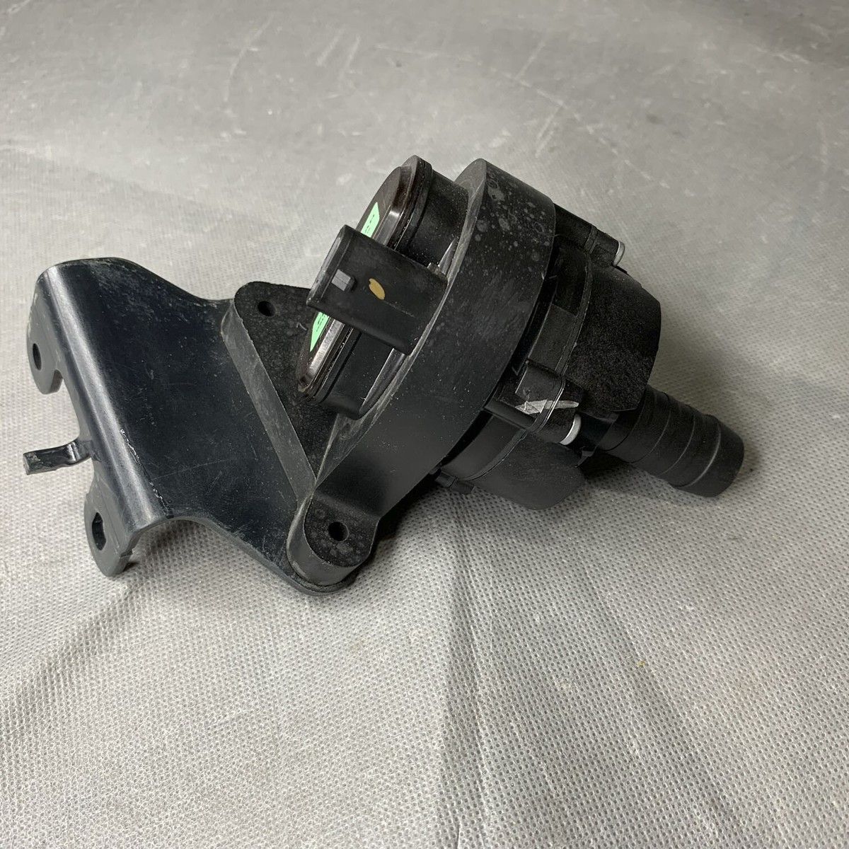 For 2015-2017 Ford F-150 2.7L F00HX2J030 OE ELECTRIC COOLANT WATER