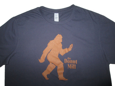 The Donut Mill Colorado Bigfoot T Shirt Men's XL