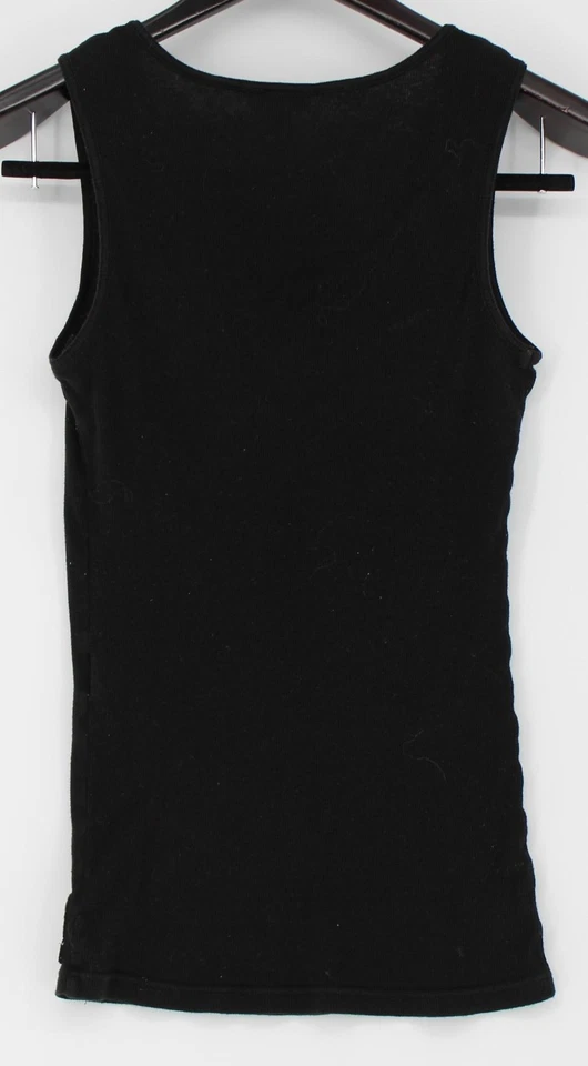 Camisa sin mangas acanalada Henley negra grande Paul & Joe for Target para mujer cuello redondo Foto 2 de 4