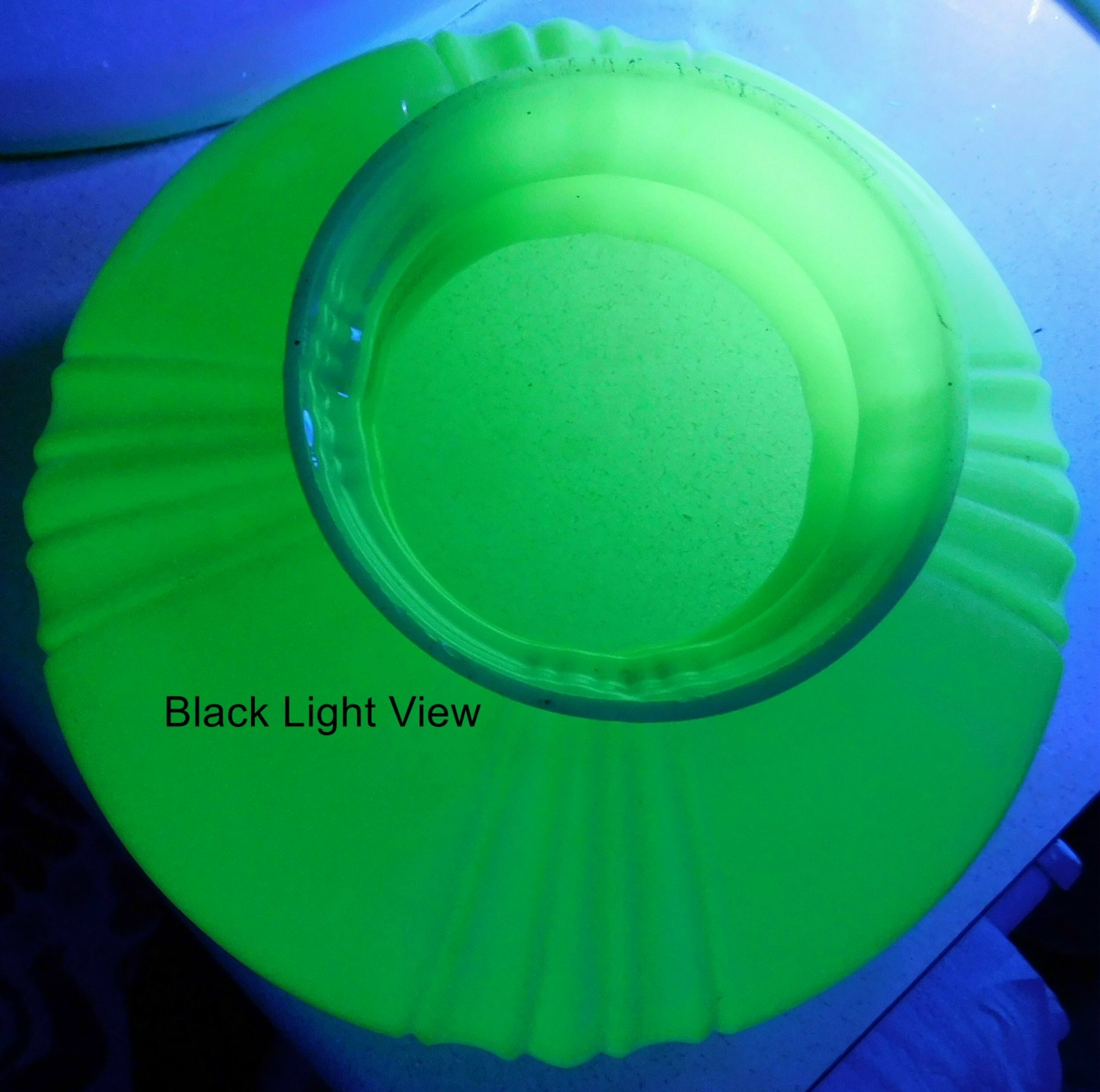 1929 Coleman Quiklite 443 Kremelite Uranium Glass Lamp Shade 10" Fitter Aladdin