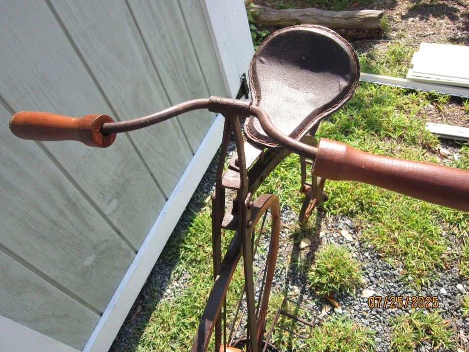 Ruedas de madera hierro bicicleta de rueda alta para niños 41” H Penny Farthing con soporte Foto 2 de 4