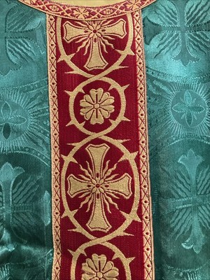 Catholic Priest Vintage Green Chasuble, Beautiful Embrodiery