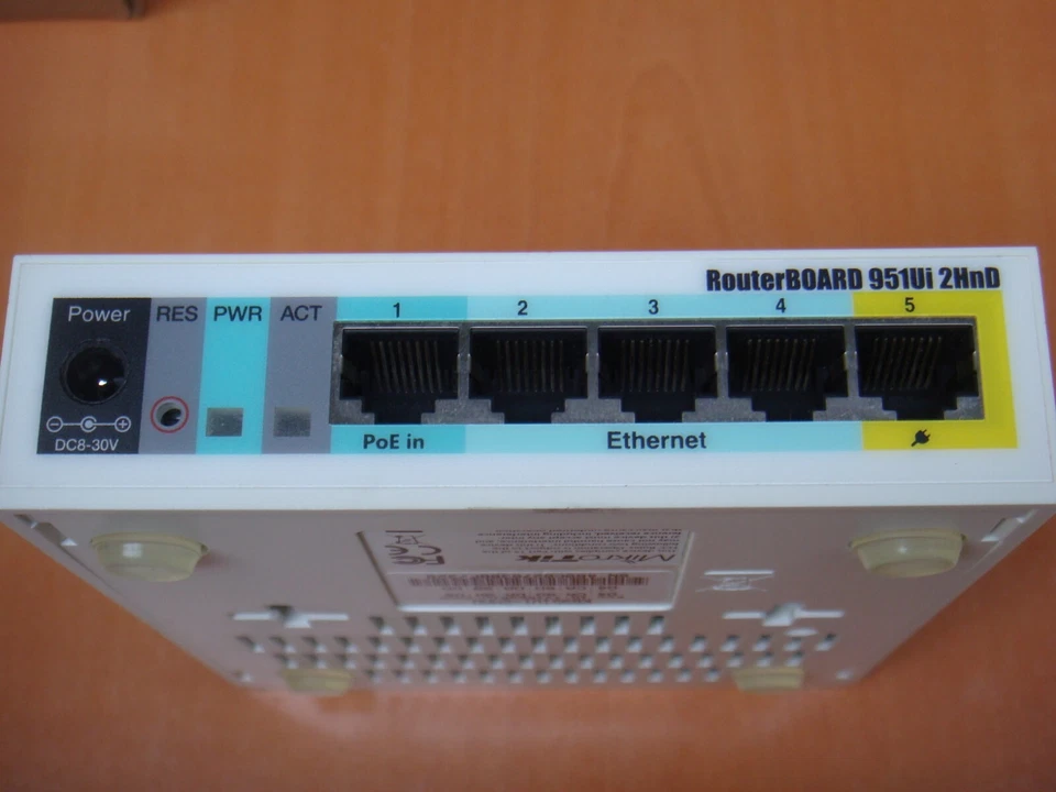 MikroTik Wireless Router RB951Ui-2HnD - Image 4 of 4