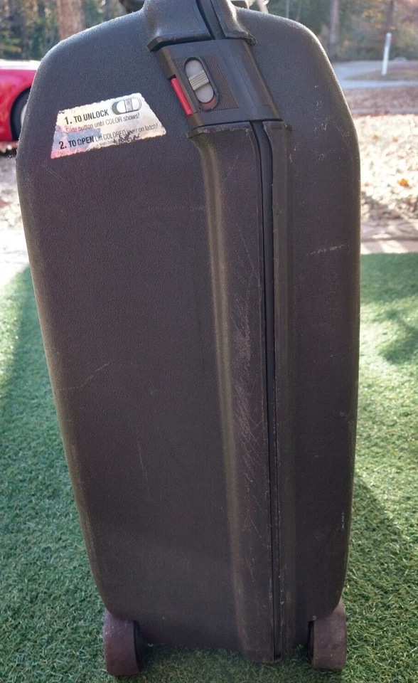 SAMSONITE TRIO SL HARDSHELL ROLLING SUITCASE BLACK VINTAGE WITH KEY MADE IN USA - Image 4 of 4