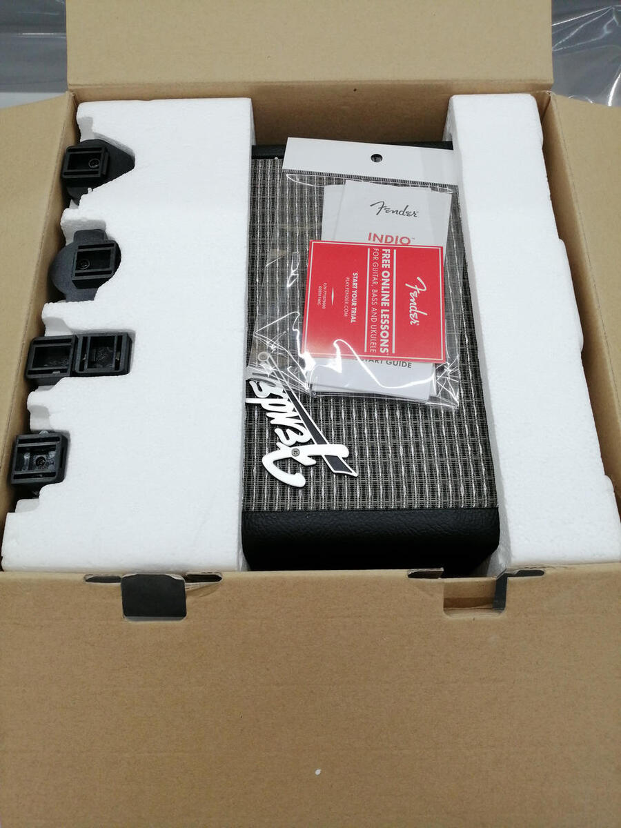 Fender INDIO Portable Bluetooth Speaker Good Condition Used Fender INDIO Portable Bluetooth Speaker Good Condition Used