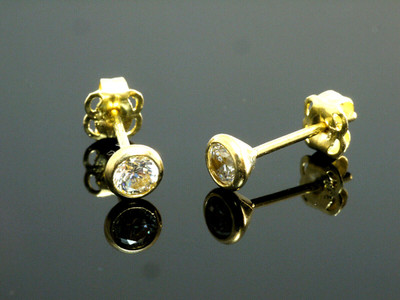 333 Gold Ohrstecker  kleine Kelchstecker 4 mm Größe  1 Paar mit Zirkonia  