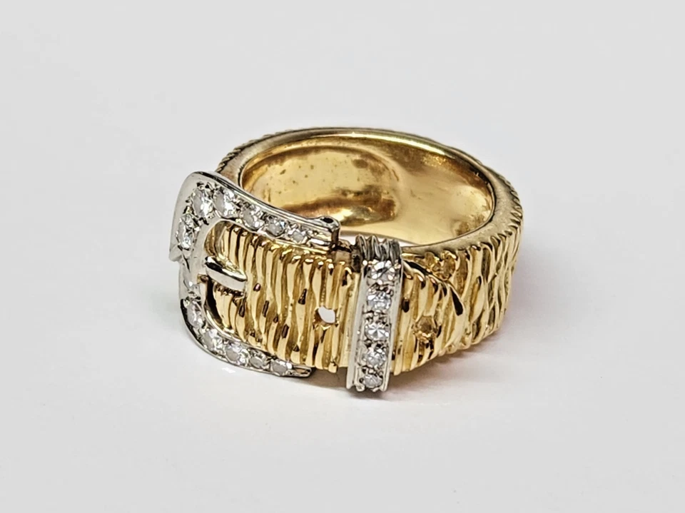 Audaz TEXTURADO 17.7k Oro Amarillo y Blanco Diamante Acento Hebilla Anillo Banda Talla 6.5 Foto 4 de 4