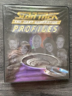 Star Trek The Next Generation Profiles Official Binder & Complete Base Set Cards