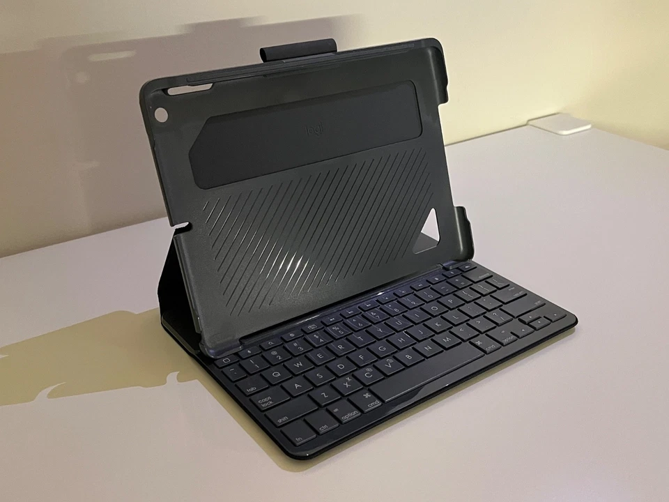 iPad 6 & 5 Keyboard cover / Logi Logitech Slim Folio - Immagine 4 di 4