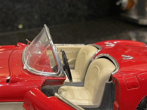 Burago 1/18 Chevrolet Corvette 1957 - Picture 7 of 11