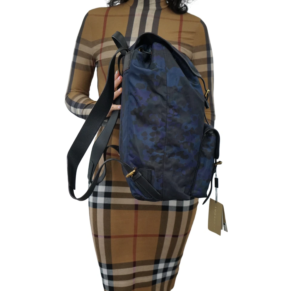 Mochila de nailon Burberry The Backpack genuina azul camuflaje Foto 2 de 4