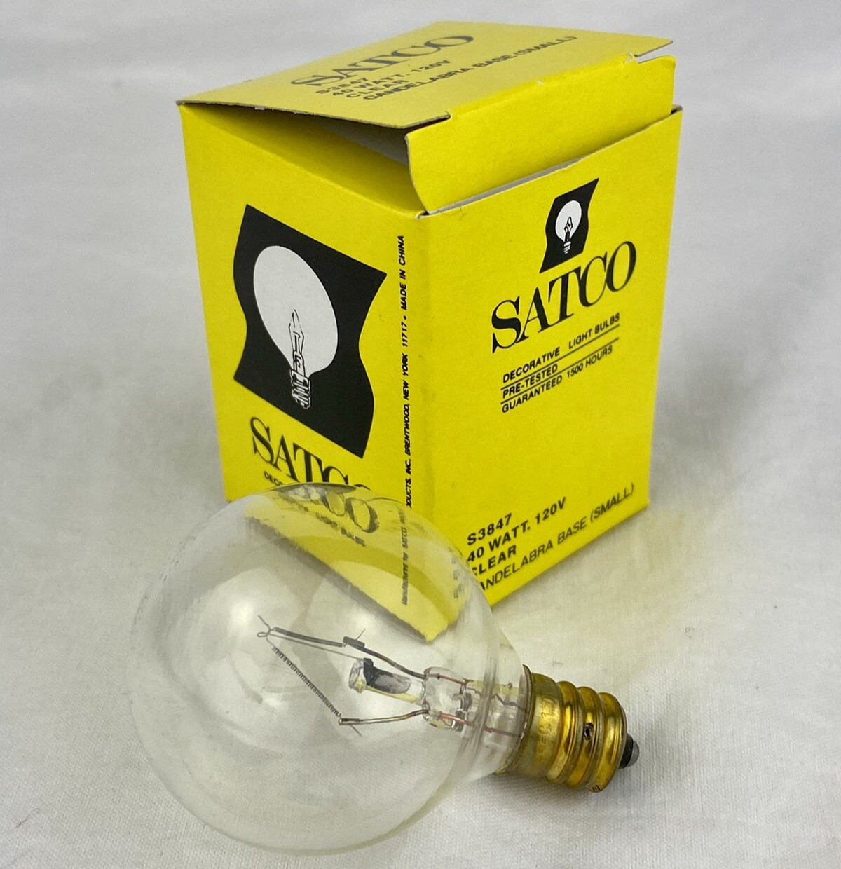 Satco S3847 120V Candelabra Base 40 Watt G12.5 Light Bulb ~ Clear