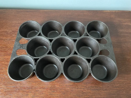 Vintage GRISWOLD Cast Iron No. 10 Muffin Pan 948A Erie PA USA ~ Makes 11 Muffins