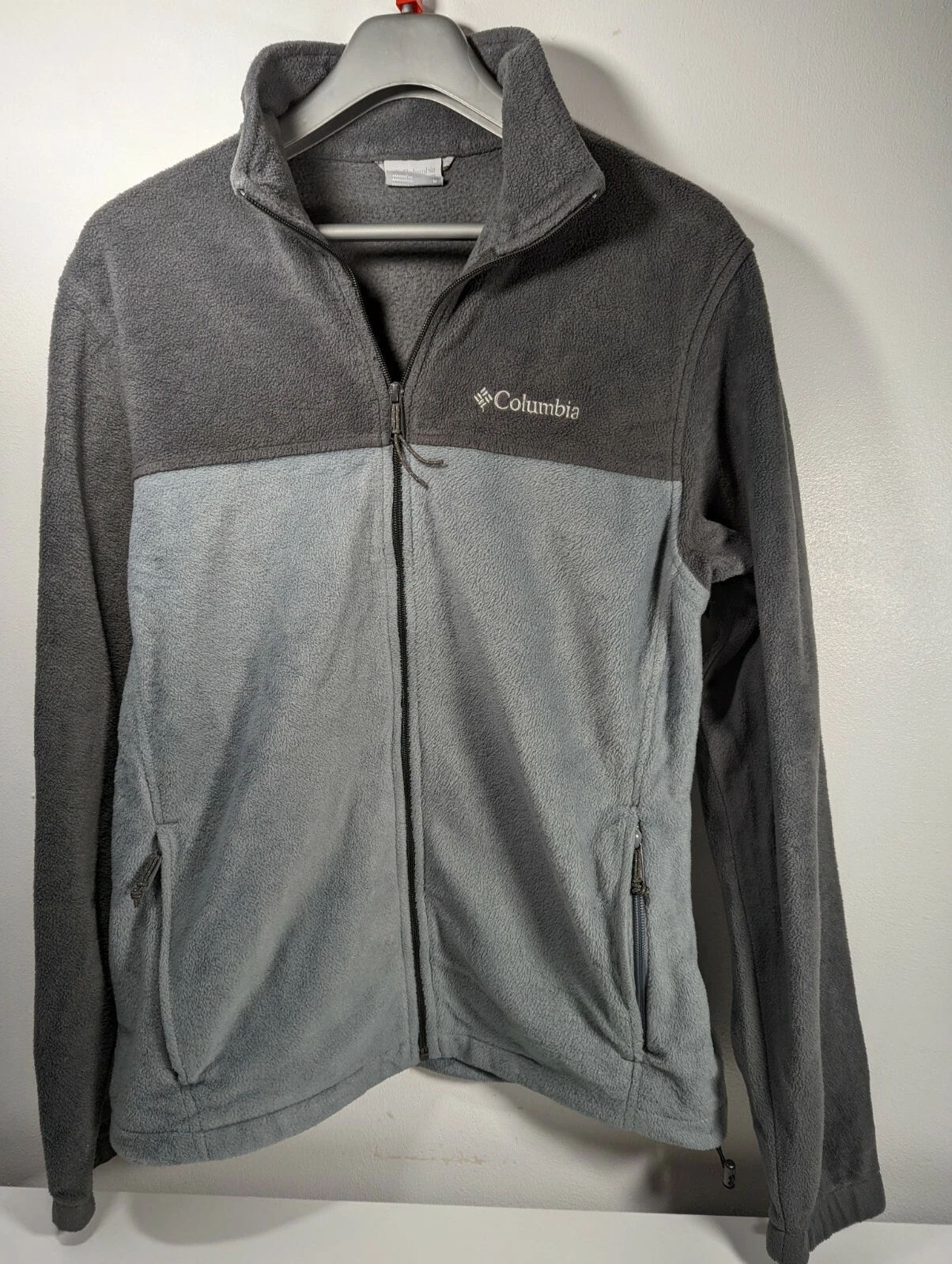 Columbia Black and Blue Fleece Full Zip Outdoor Jacket Size Medium.