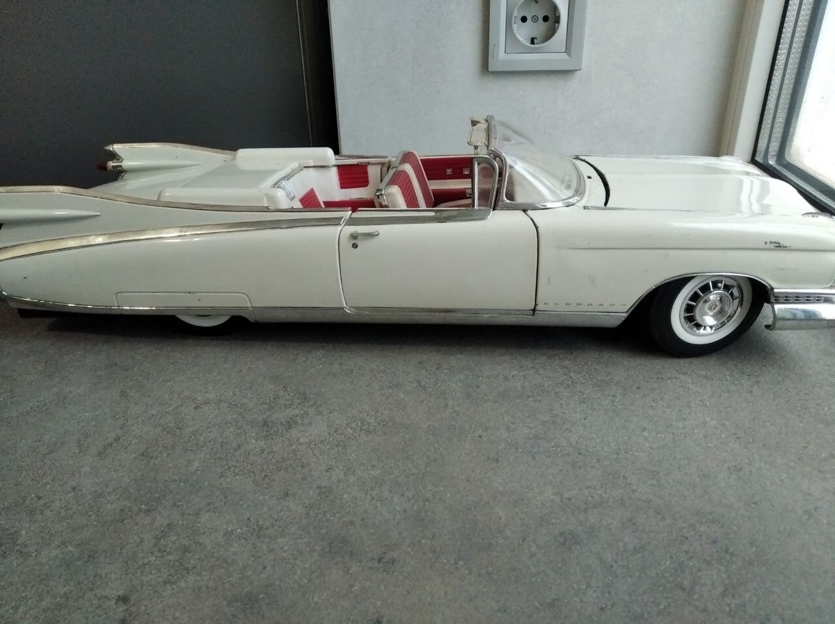Rare Collectible Model Maisto White Cadillac Eldorado