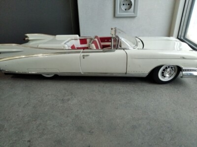 Rare Collectible Model Maisto White Cadillac Eldorado Biarritz
