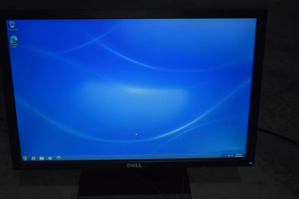 Dell Optiplex Quad Core i7-2600S 500GB HDD Windows 7 Pro 32-bit 22" LCD Monitor - Image 2 of 4