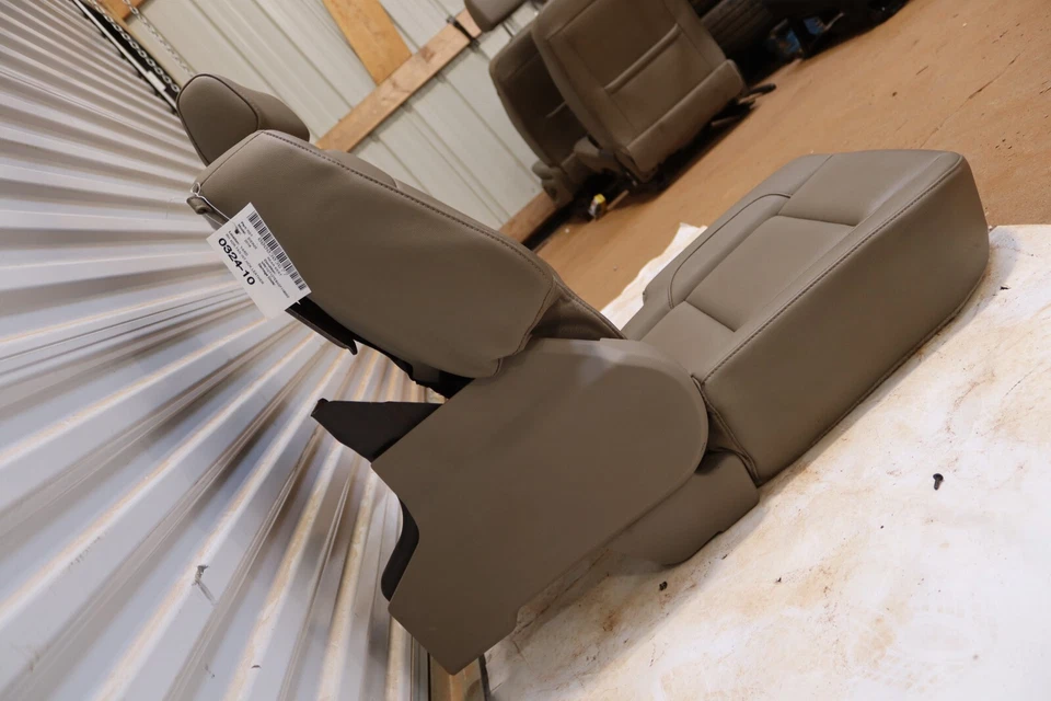 2015-2016 GMC SIERRA 2500 HD ЗАДНИЙ 2-Й РЯД ПРАВОЕ БОКОВОЕ СИДЕНЬЕ КОЖА ЖЕЛТОВАТО-КОРИЧНЕВЫЙ OEM - Изображение 3 из 4