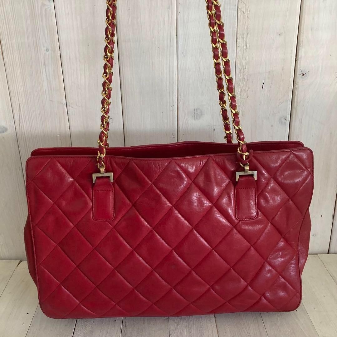 CHANEL Matelasse Chain Shoulder Bag in Quilted Leather #PGB63T-image