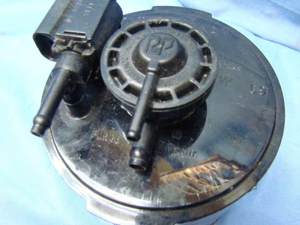 Bote de vapor Delco 17087128 NOS 1987 1988 Cadillac y otros Foto 2 de 4