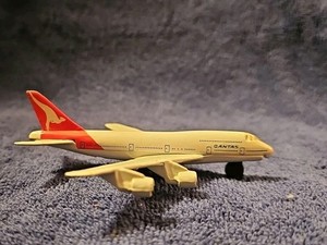Qantas Diecast Medal Airplane 4 Inch