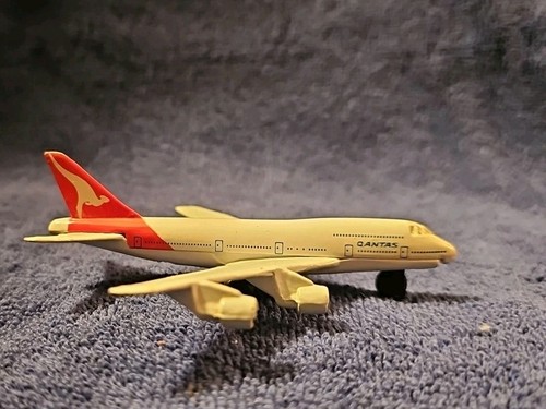 Qantas Diecast Medal Airplane  4 Inch