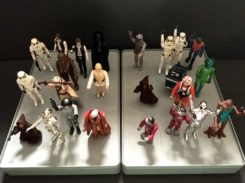 Kenner Star Wars 1977 Lot of 24 Original Figures w/  Collectors Case