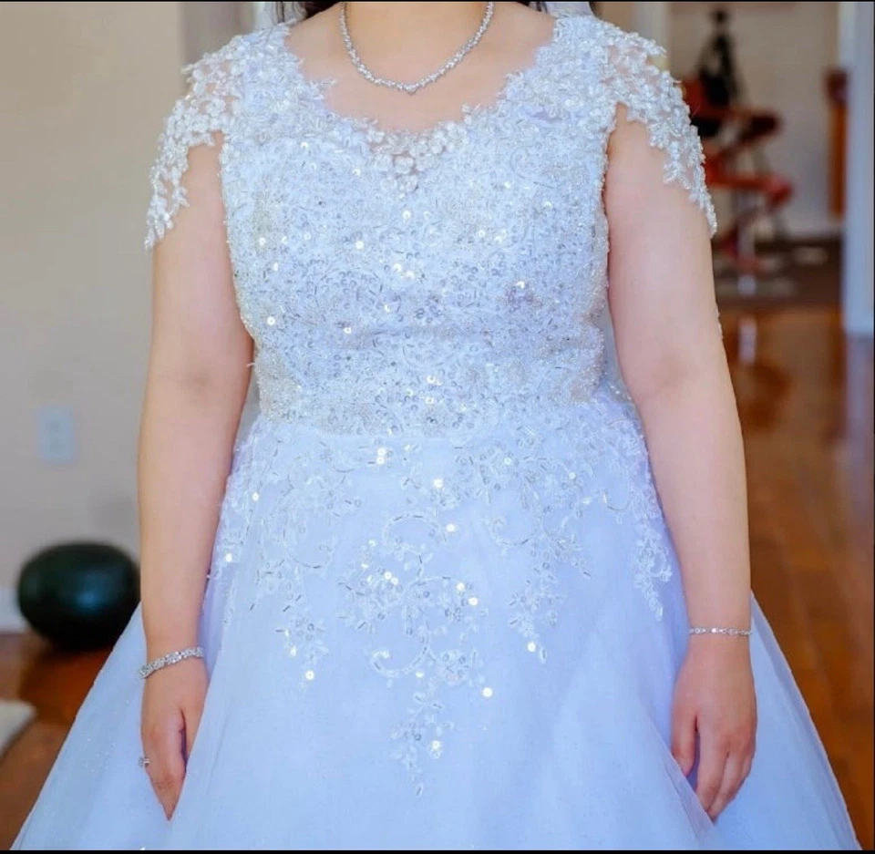 Vestido de novia para novia con velos de novia de 2 niveles encaje con lentejuelas Foto 3 de 4