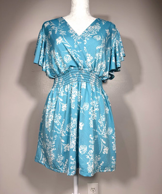 Jon & Anna Women's Plus 1X Blue/White Floral V-Neck Smocked tunic