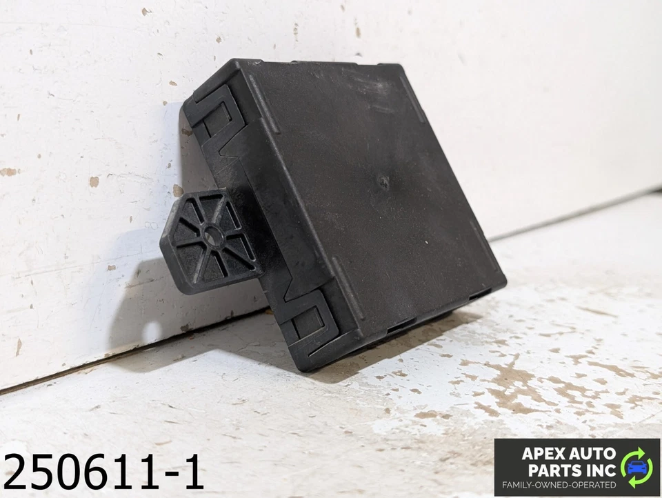 OEM 2009-2014 Volkswagen Routan 3.6L módulo de control de puerta del conductor P05026861 Foto 3 de 4