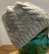 WOMENS NIKE LIGHT GRAY KNIT WINTER BEANIE OSFM IN EXCELLENT CONDITION O5