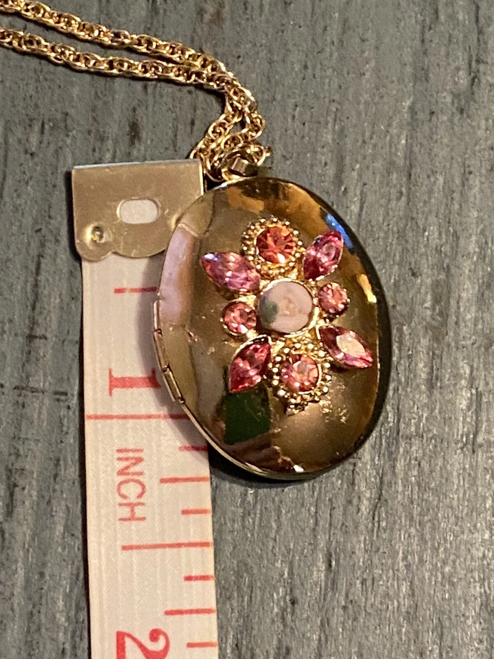 Розовые стразы и роза на золотистый медальон на 24» золотистый цепочка - Изображение 4 из 4