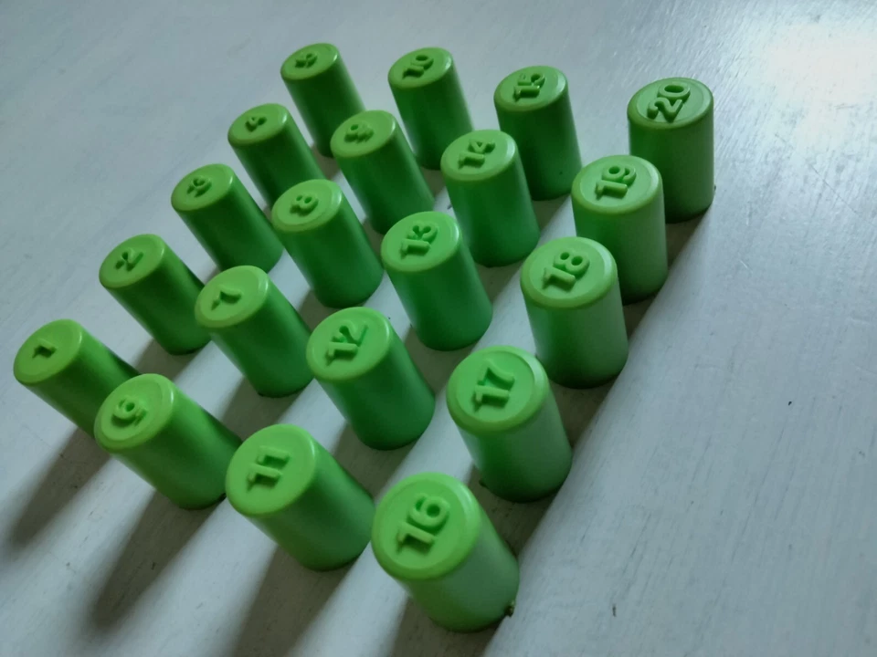 VINTAGE 1975 Numbers Up Board Game Milton Bradley Replacement Pegs #1 to #20 - Image 2 of 4