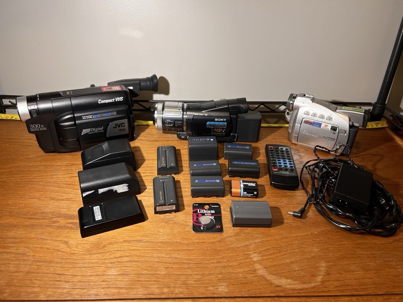 FOR PARTS, READ! Camcorder Lot Sony HDR-HC1 HDV, Canon ZR70 MiniDV, JVC GR VHS C