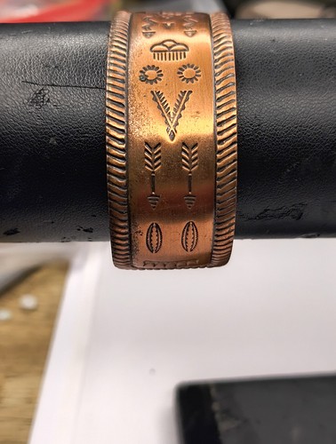 Bracciale Vintage Navajo Bell Trading Post Thunderbird Rame Southwestern - Foto 3 di 6