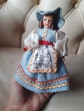 Bambola souvenir da collezione in abito tradizionale Nobildonna SAN MARINO