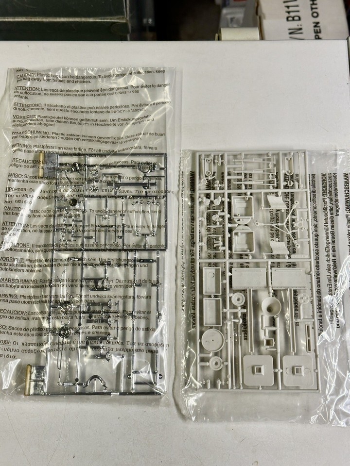 1997 UNBUILT 1:25 AMT ERTL model car kit CUSTOM & COMPETITION PARTS ...