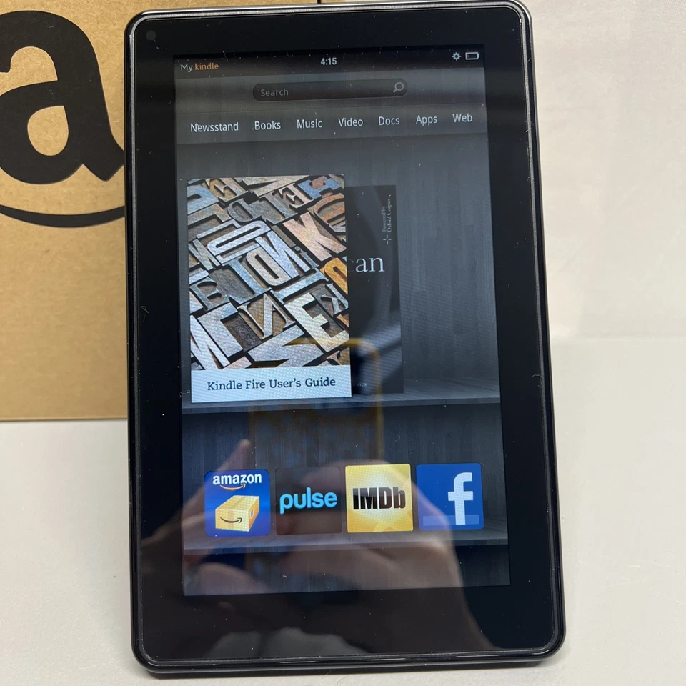 亚马逊 Kindle Fire(第 1 代)| 8GB 内存 | 7 英寸显示屏带盒 — 第 2/4 张图片