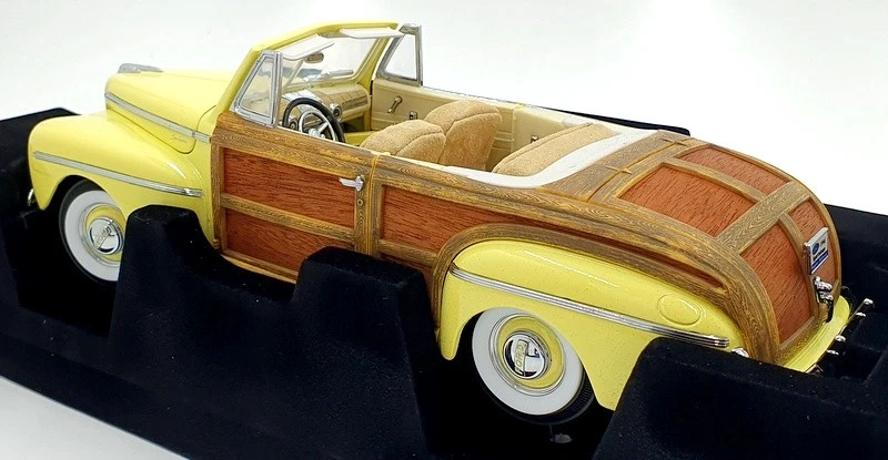 Road Signature 1/18 Scale Diecast 20048 - 1946 Ford Sportsman - Yellow - Image 2 of 4