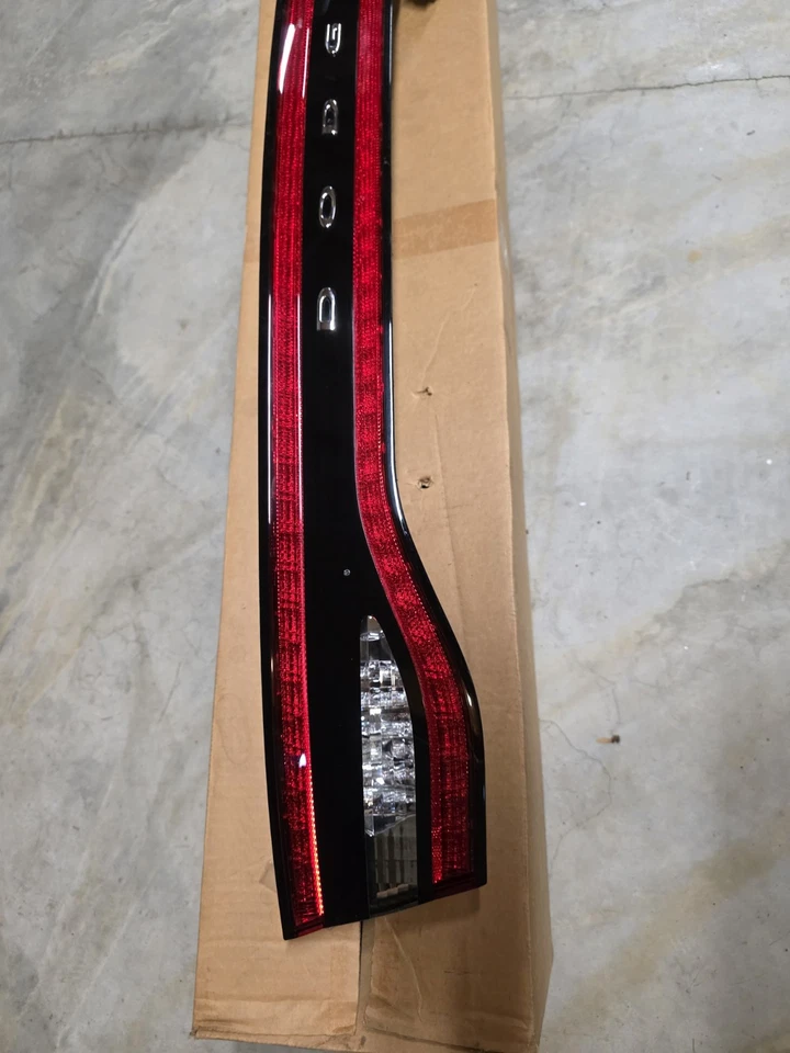 Apliques de luz trasera Dodge Dart 2012-2015 luz trasera de maletero no LED 68100684AD OEM Foto 2 de 4