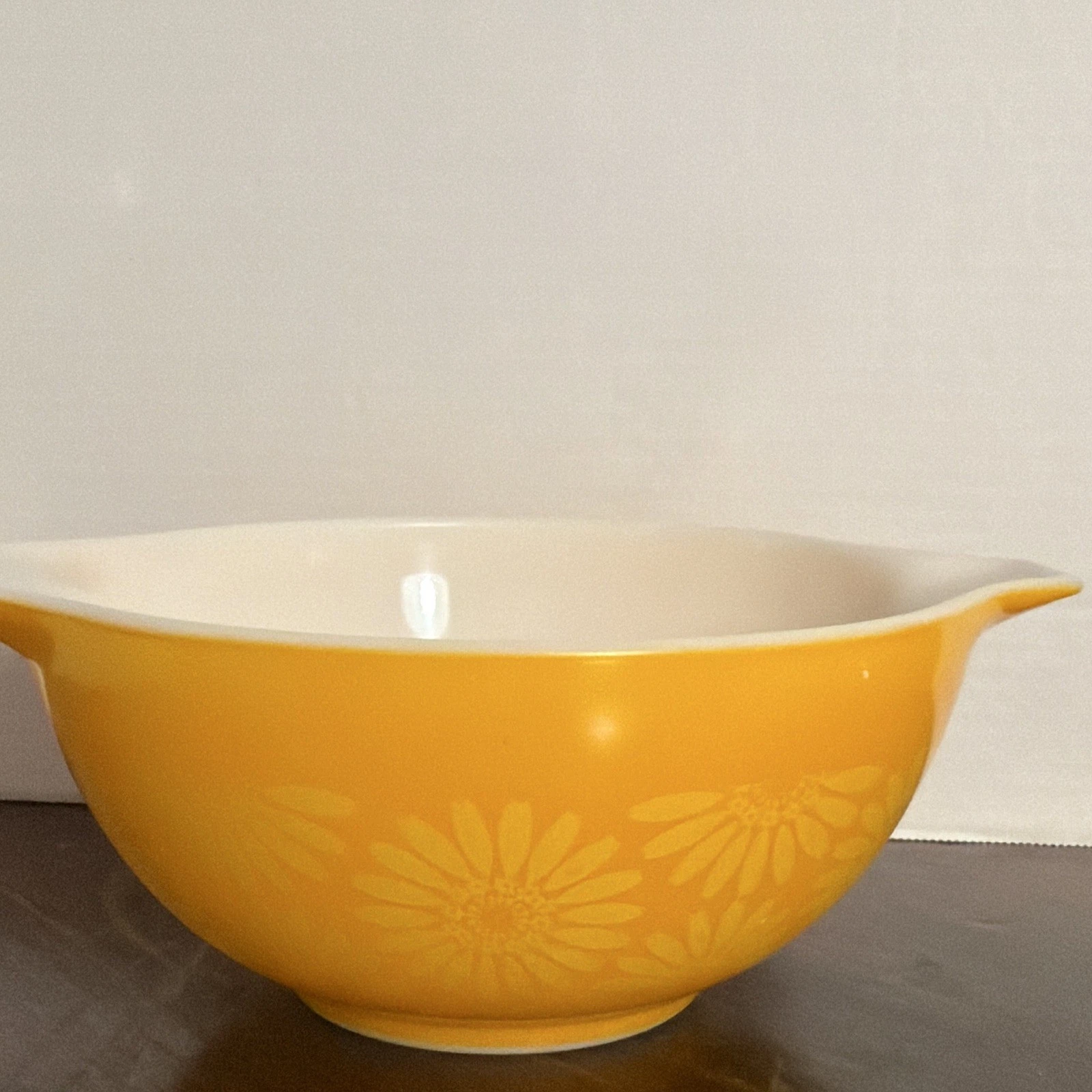 Pyrex #443 Yellow Floral Glass Mixing Bowl 2.5 qt 10in Pour Spout